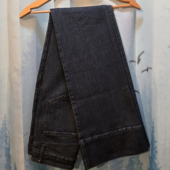 Good American SOFT-TECH GOOD CLASSIC SLIM BOOTCUT JEANS - Picture 3 of 8